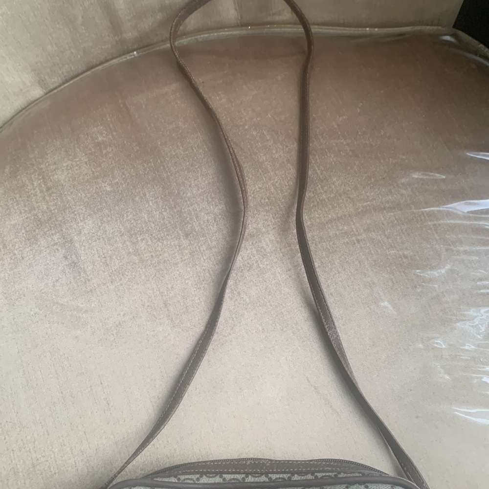 Selling a Gucci vintage bag 💯 authentic - Picture 4 of 5